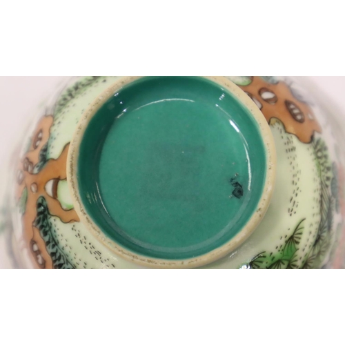 256 - Antique Chinese chicken cup, with damage, D: 12 cm. P&P Group 2 (£18+VAT for the first lot and £3+VA... 