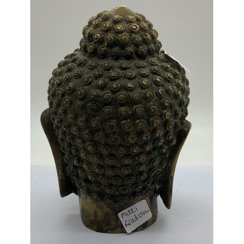 271A - Bronze hollow cast Buddha head, H : 18 cm. P&P Group 2 (£18+VAT for the first lot and £3+VAT for sub... 