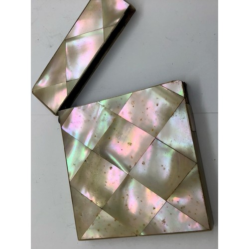 403A - Mother of pearl card case, hinge broken. P&P Group 1 (£14+VAT for the first lot and £1+VAT for subse... 