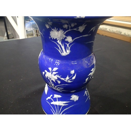 257 - Chinese late 19th Century blue and white vase with no damages, H: 32 cm. Not available for in-house ... 