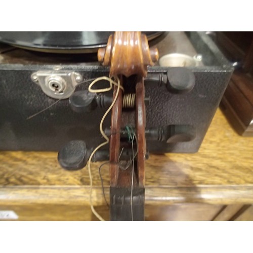 461 - Cased violin with two piece back, no makers name. Not available for in-house P&P, contact Paul O'Hea... 