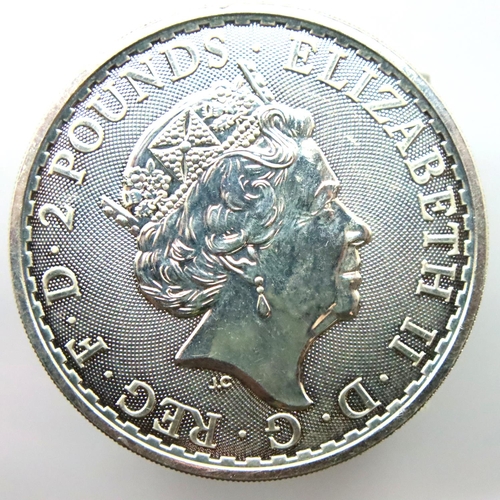 3033 - 2019 999 silver Britannia 1oz £2 coin. P&P Group 1 (£14+VAT for the first lot and £1+VAT for subsequ... 