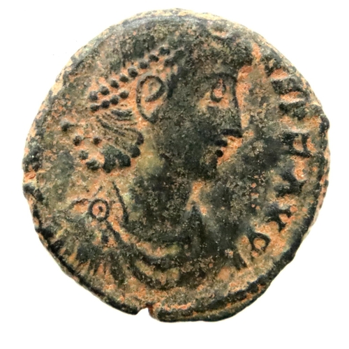 3059 - Roman Bronze AE4 with Phoenix standing on Globe. P&P Group 1 (£14+VAT for the first lot and £1+VAT f... 