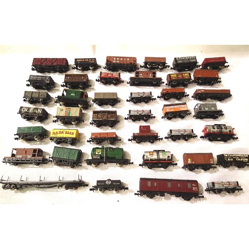 2093 - Forty N Gauge unboxed wagons, various makes and types.
Mostly in very good condition, some weathered... 