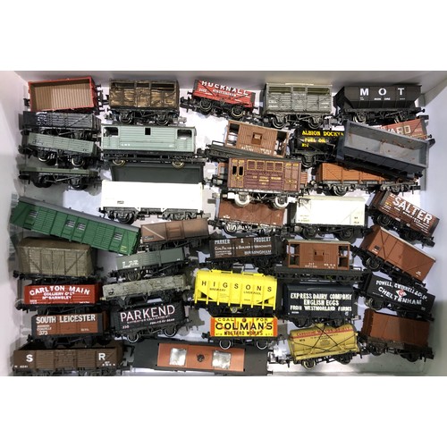 2094 - Thirty-eight N Gauge unboxed wagons, various makes/types.
Mostly in very good condition, some weathe... 