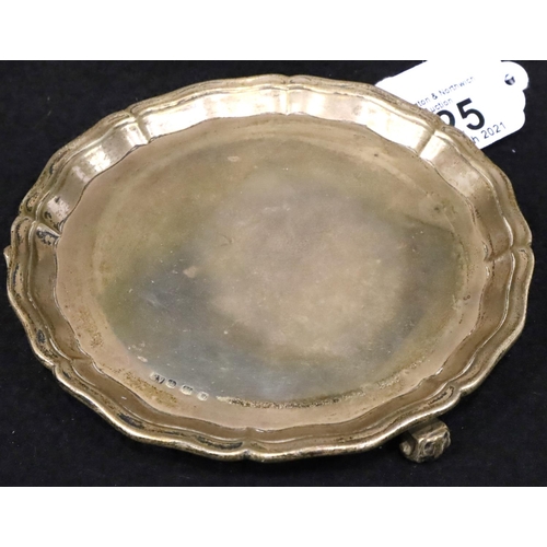 125 - Hallmarked silver three footed card tray, 205g. P&P Group 2 (£18+VAT for the first lot and £3+VAT fo... 