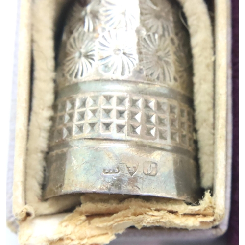 69 - Two silver thimbles, both hallmarks rubbed. P&P Group 1 (£14+VAT for the first lot and £1+VAT for su... 