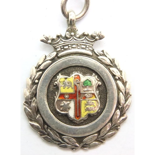 77 - Silver fob with Coat of Arms. P&P Group 1 (£14+VAT for the first lot and £1+VAT for subsequent lots)