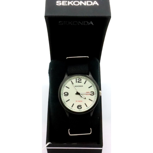 98 - Sekonda; gents large face wristwatch, Dial D: 4 cm. P&P Group 1 (£14+VAT for the first lot and £1+VA... 