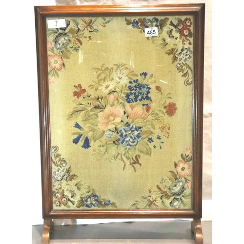 485 - Walnut fire screen with embroidered floral panel 50 x 75 cm H. Not available for in-house P&P, conta... 