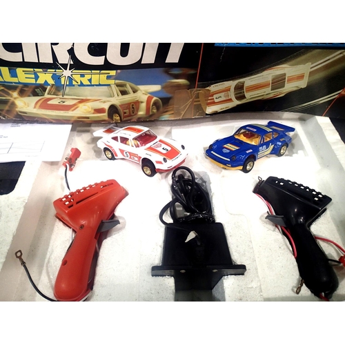 2101 - Scalextric Club circuit set. Working and complete at lotting. P&P Group 3 (£25+VAT for the first lot... 