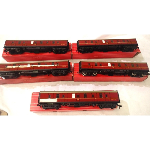 2067 - Five Hornby Dublo 4075 Passenger Brake Van, BR Maroon, mostly in good condition. P&P Group 2 (£18+VA... 