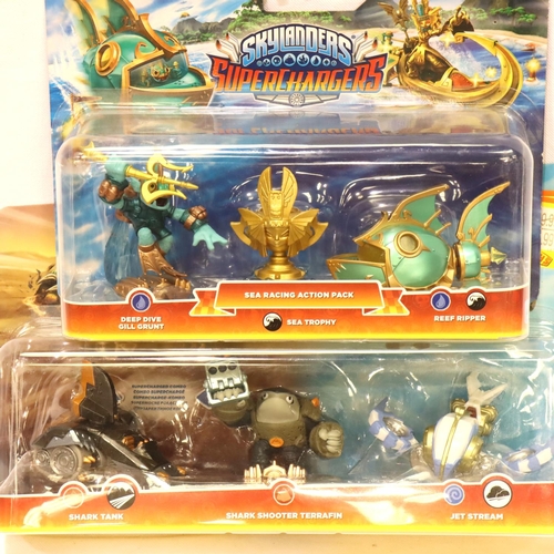 2392 - Skylanders Superchargers; boxed SEA racing action pack with reef ripper, sea trophy and Deep Dive Gi... 