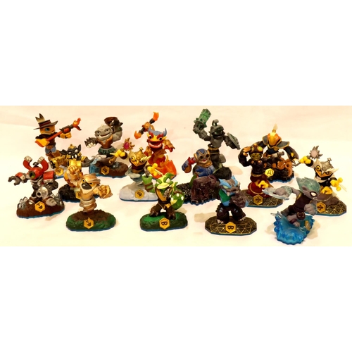 2393 - Skylanders Swap Force; fifteen unboxed figures. P&P Group 3 (£25+VAT for the first lot and £5+VAT fo... 