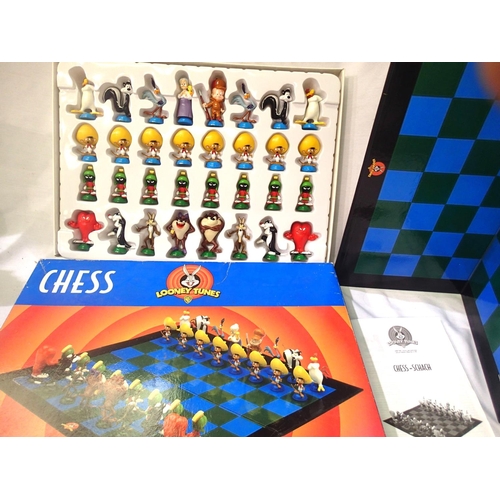 2070 - Looney Tunes chess set. P&P Group 1 (£14+VAT for the first lot and £1+VAT for subsequent lots)