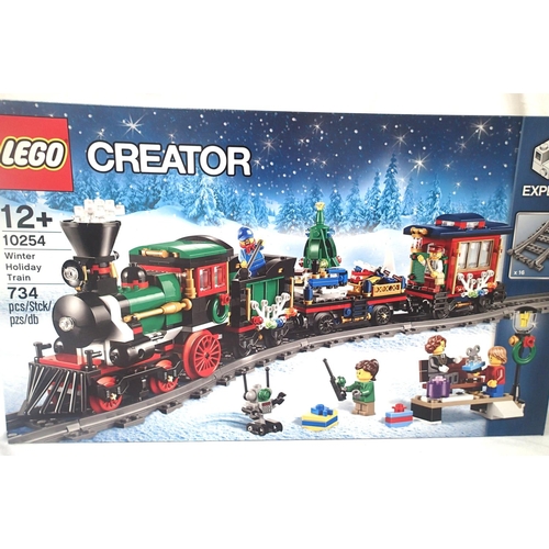 2085 - Lego 10254 Winter Holiday train, contents unchecked. P&P Group 1 (£14+VAT for the first lot and £1+V... 