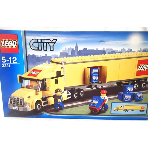 2089 - Lego 3221 City, Lego delivery wagon, contents unchecked. P&P Group 1 (£14+VAT for the first lot and ... 