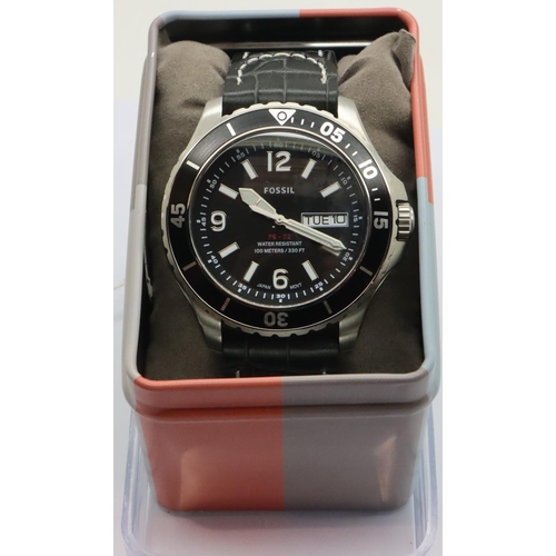 107 - Fossil; gents divers 100m wristwatch. P&P Group 1 (£14+VAT for the first lot and £1+VAT for subseque... 