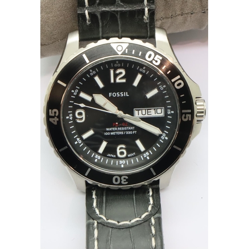 107 - Fossil; gents divers 100m wristwatch. P&P Group 1 (£14+VAT for the first lot and £1+VAT for subseque... 
