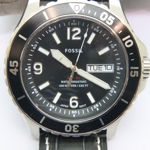 107 - Fossil; gents divers 100m wristwatch. P&P Group 1 (£14+VAT for the first lot and £1+VAT for subseque... 