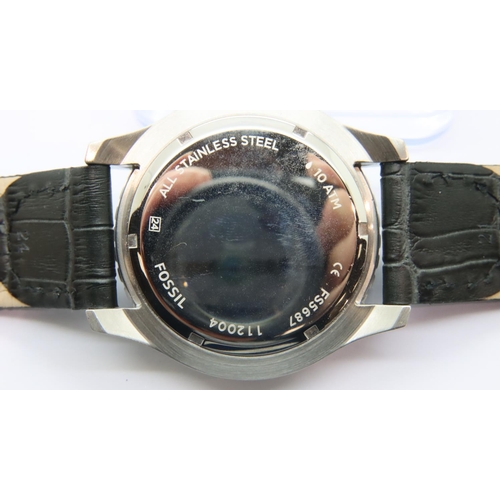 107 - Fossil; gents divers 100m wristwatch. P&P Group 1 (£14+VAT for the first lot and £1+VAT for subseque... 