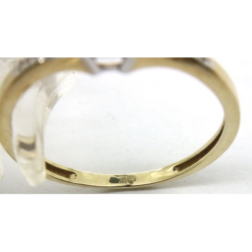 17 - 9ct gold stone set ring, size Q, 1.5g. P&P Group 1 (£14+VAT for the first lot and £1+VAT for subsequ... 