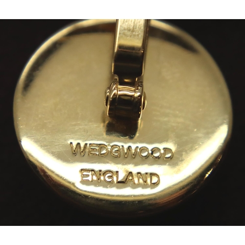 48 - Wedgwood cufflinks and tie pin set, pin L: 5 cm. P&P Group 1 (£14+VAT for the first lot and £1+VAT f... 