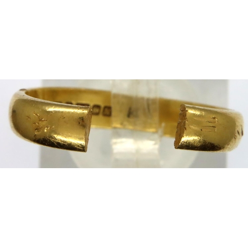 79 - 22ct gold cut band ring, 5.3g. P&P Group 1 (£14+VAT for the first lot and £1+VAT for subsequent lots... 