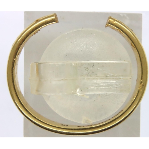 79 - 22ct gold cut band ring, 5.3g. P&P Group 1 (£14+VAT for the first lot and £1+VAT for subsequent lots... 