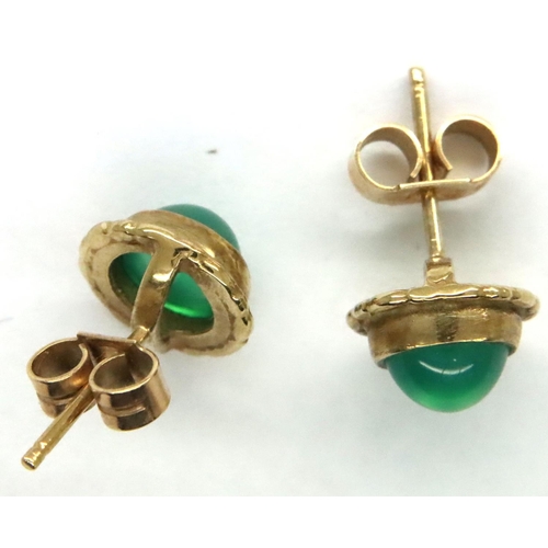 8 - Yellow metal jade stud earrings. P&P Group 1 (£14+VAT for the first lot and £1+VAT for subsequent lo... 