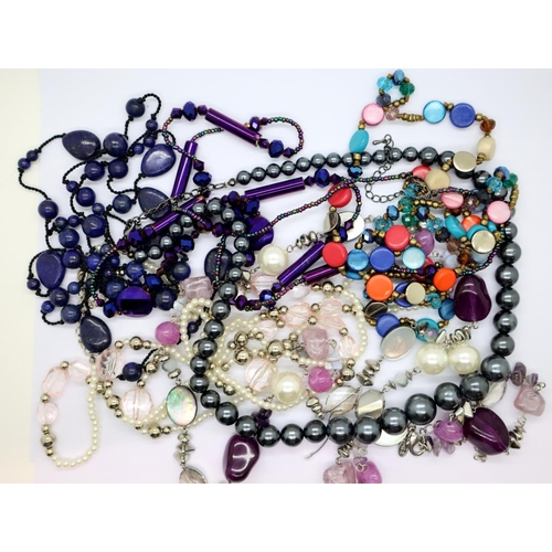 84 - Tray of costume jewellery necklaces. P&P Group 1 (£14+VAT for the first lot and £1+VAT for subsequen... 