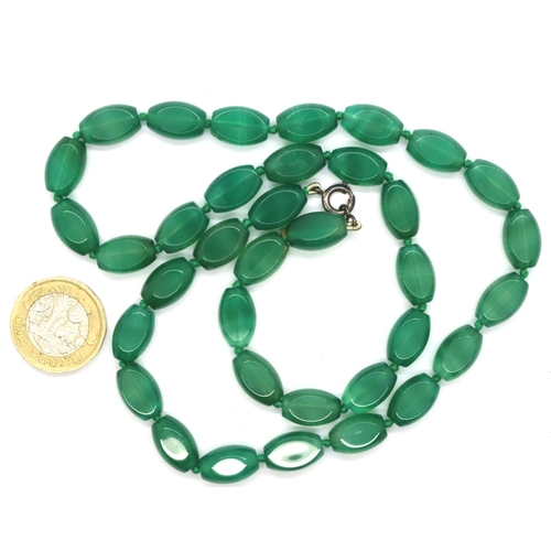 89 - Jade necklace with a silver clasp. P&P Group 1 (£14+VAT for the first lot and £1+VAT for subsequent ... 