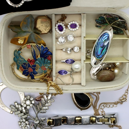 90 - Small jewellery case containing good quality costume jewellery. P&P Group 1 (£14+VAT for the first l... 