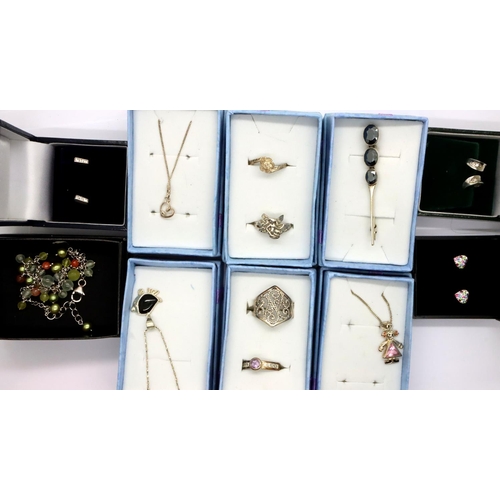 92 - Ten items of boxed silver jewellery. P&P Group 1 (£14+VAT for the first lot and £1+VAT for subsequen... 