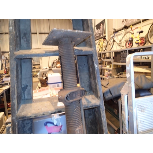 1775 - Steel arcan floor support. Not available for in-house P&P, contact Paul O'Hea at Mailboxes on 01925 ... 