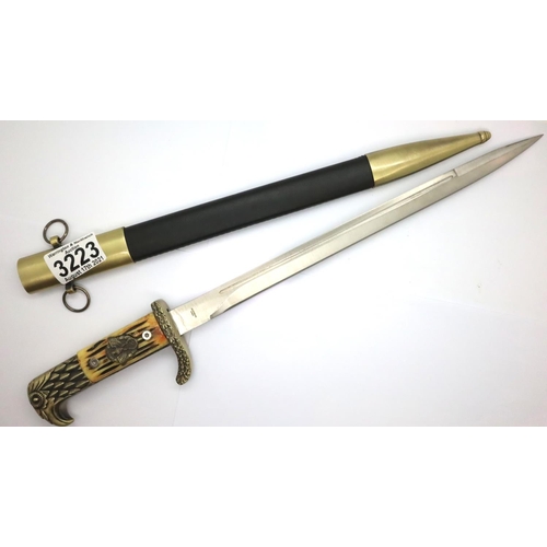 3223 - Reproduction German WWII dagger. P&P Group 2 (£18+VAT for the first lot and £3+VAT for subsequent lo... 