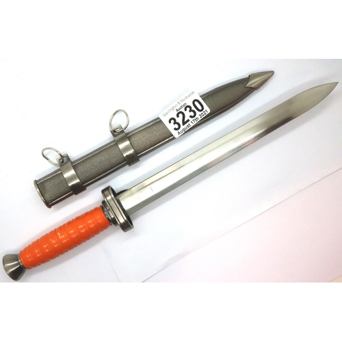 3230 - Reproduction German WWII dagger. P&P Group 2 (£18+VAT for the first lot and £3+VAT for subsequent lo... 