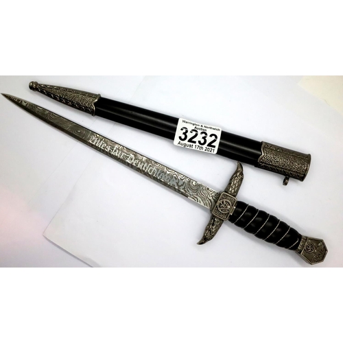 3232 - Reproduction German WWII dagger. P&P Group 2 (£18+VAT for the first lot and £3+VAT for subsequent lo... 