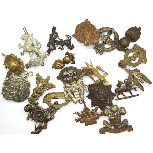 3254 - Twenty mainly British cap badges. P&P Group 1 (£14+VAT for the first lot and £1+VAT for subsequent l... 