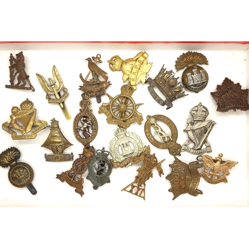 3257 - Twenty mainly British cap badges. P&P Group 1 (£14+VAT for the first lot and £1+VAT for subsequent l... 