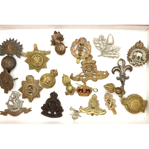 3259 - Twenty mainly British cap badges. P&P Group 1 (£14+VAT for the first lot and £1+VAT for subsequent l... 