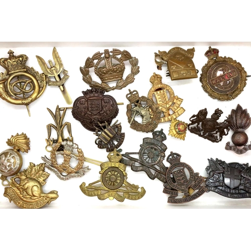 3261 - Twenty mainly British cap badges. P&P Group 1 (£14+VAT for the first lot and £1+VAT for subsequent l... 