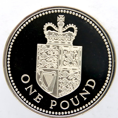 3133 - 1988 Piedfort silver proof £1 coin of Elizabeth II, encapsulated, boxed with CoA. P&P Group 1 (£14+V... 