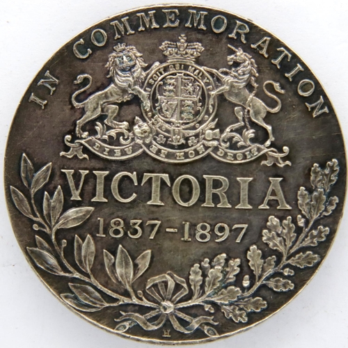 3113 - 1897 hallmarked silver Birmingham Mint special edition medal - Victoria Jubilee. P&P Group 1 (£14+VA... 