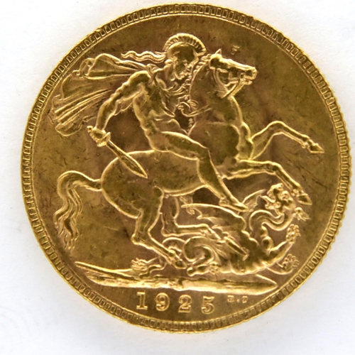 3177 - 1925 gold sovereign of George V, South Africa Mint. P&P Group 1 (£14+VAT for the first lot and £1+VA... 