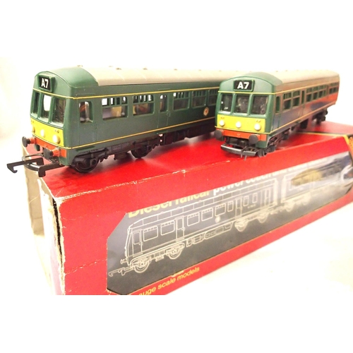 2019 - Hornby R157 2 car D.M.U. Green in very good to excellent condition, box poor, no paperwork. P&P Grou... 