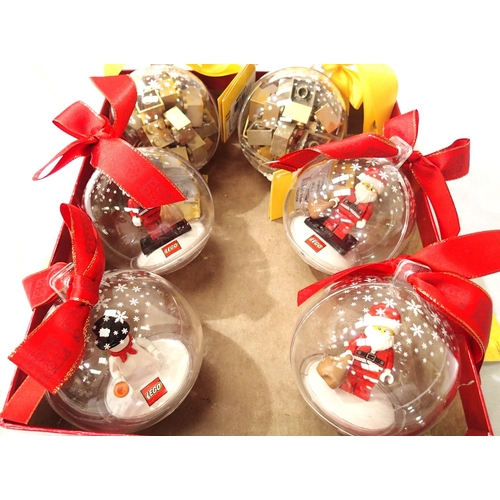 2192 - Six Lego baubles 850503, with Santas, Snowman and gold bricks. P&P Group 2 (£18+VAT for the first lo... 