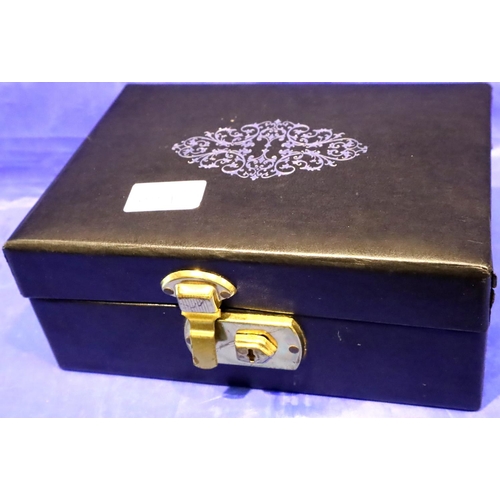 101 - Jewellery box with costume jewellery contents. P&P Group 1 (£14+VAT for the first lot and £1+VAT for... 