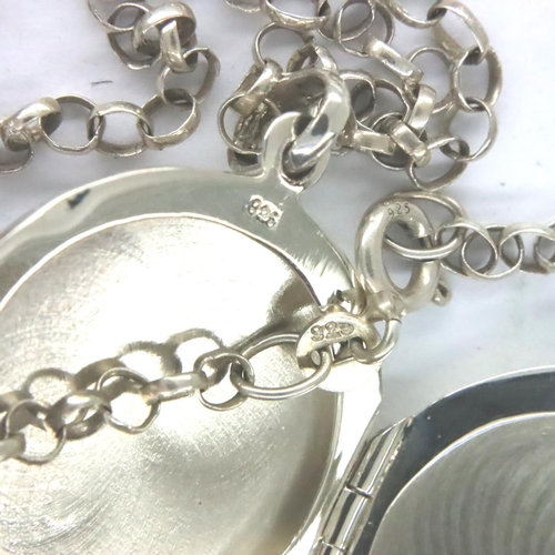 14 - 925 silver horse and rider locket and chain. Chain L: 51 cm. P&P Group 1 (£14+VAT for the first lot ... 