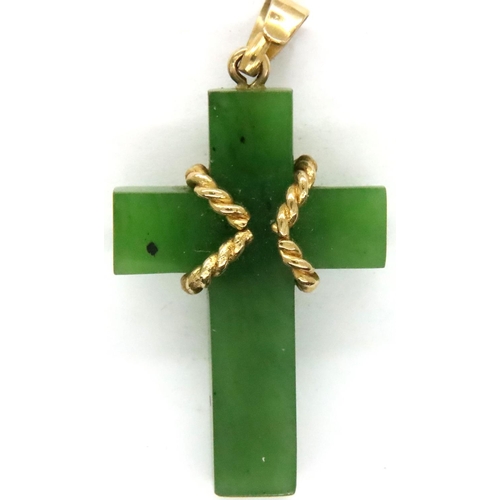 21 - 9ct gold mounted jadeite cross pendant, H: 35 mm. P&P Group 1 (£14+VAT for the first lot and £1+VAT ... 